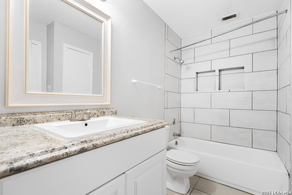 6710 WINDSOR HOLW
