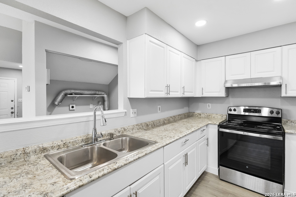 6710 WINDSOR HOLW