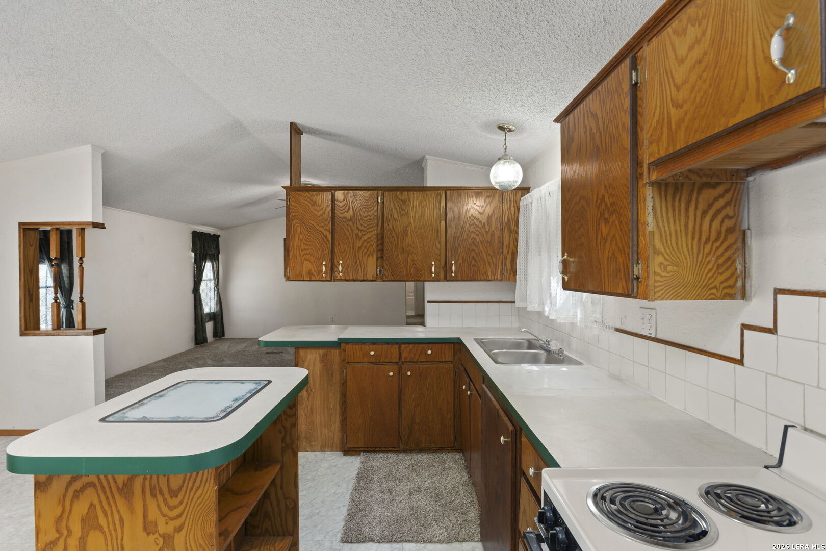 182 AUSTIN LN