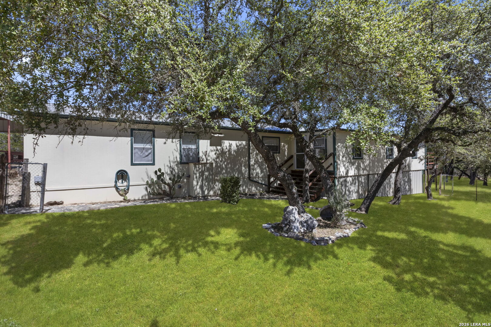 182 AUSTIN LN