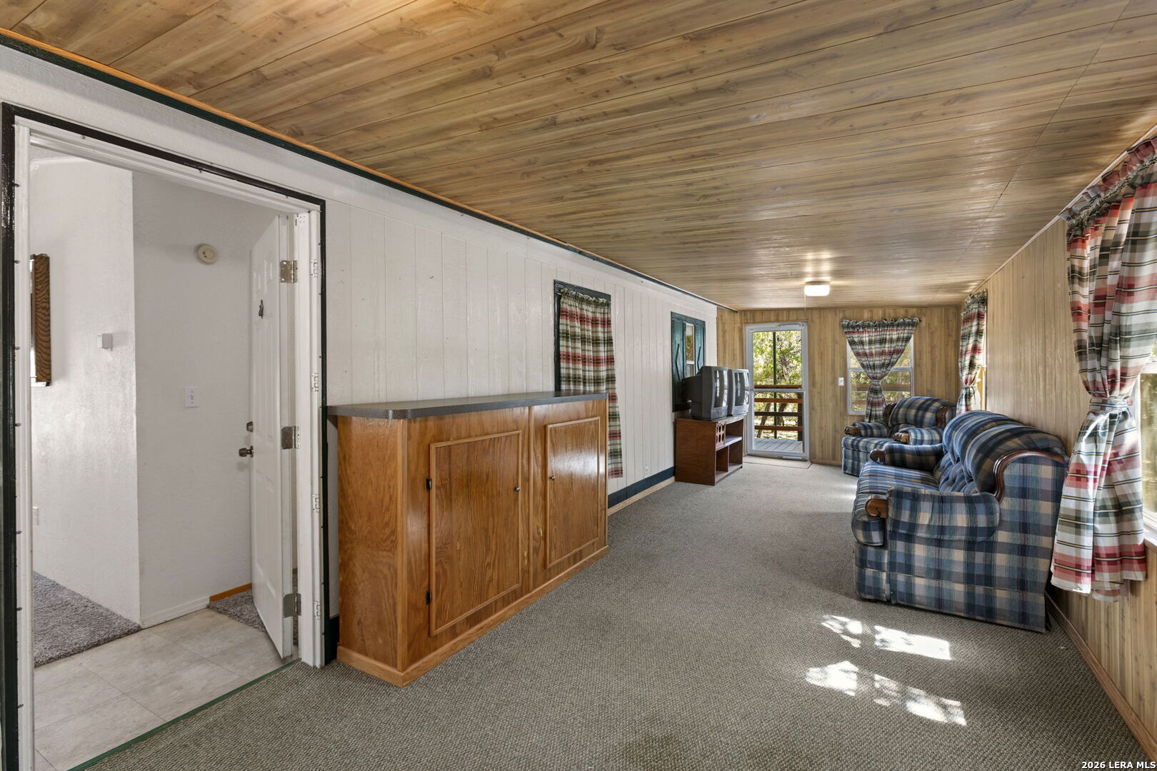 182 AUSTIN LN