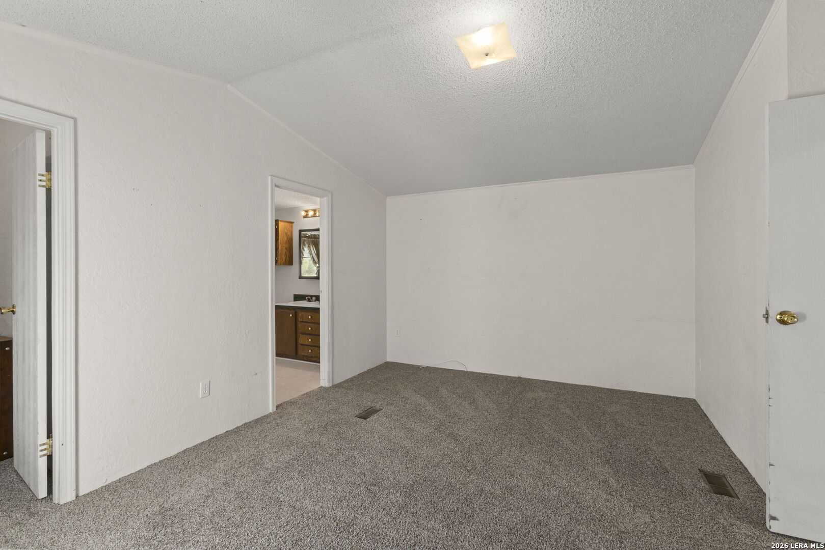 182 AUSTIN LN