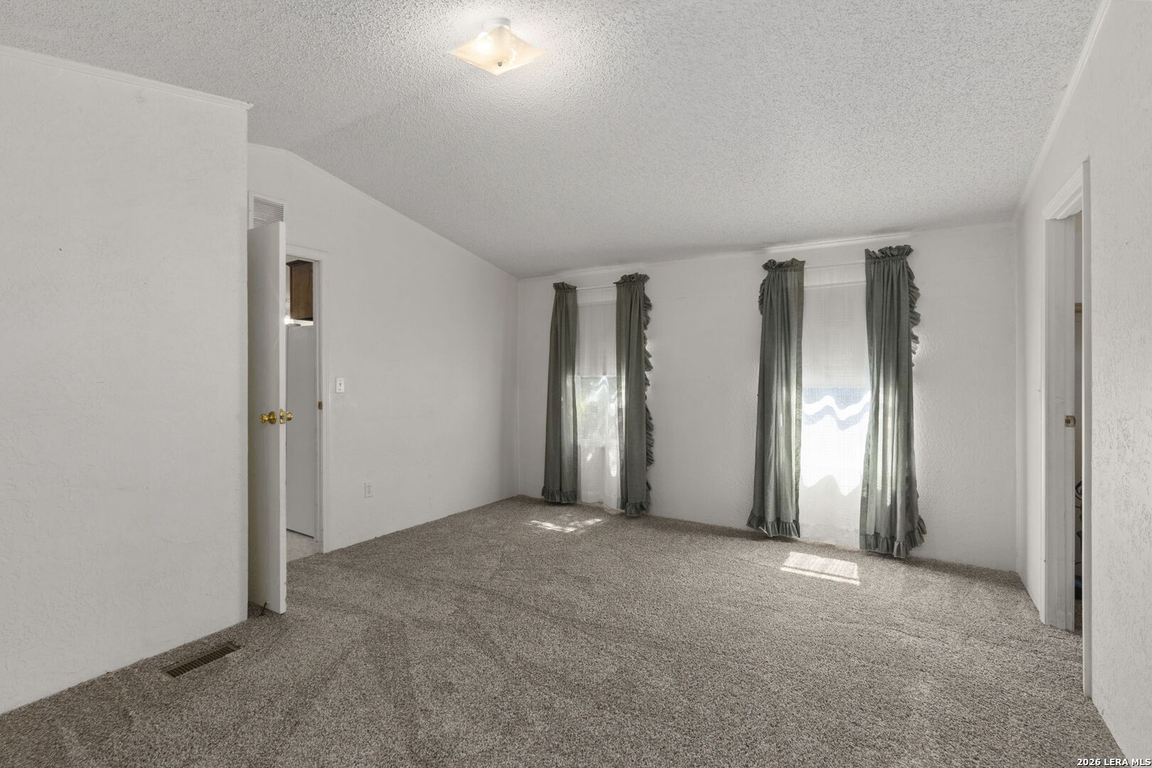 182 AUSTIN LN