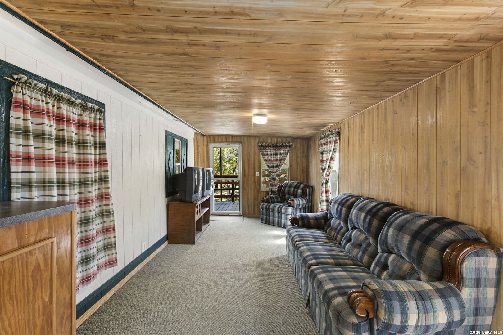 182 AUSTIN LN