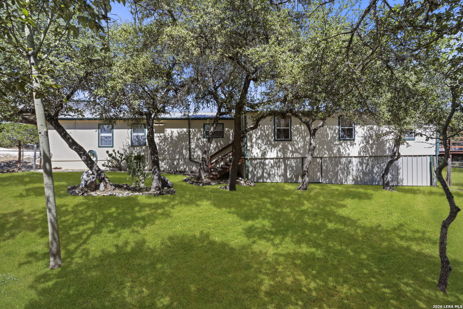 182 AUSTIN LN
