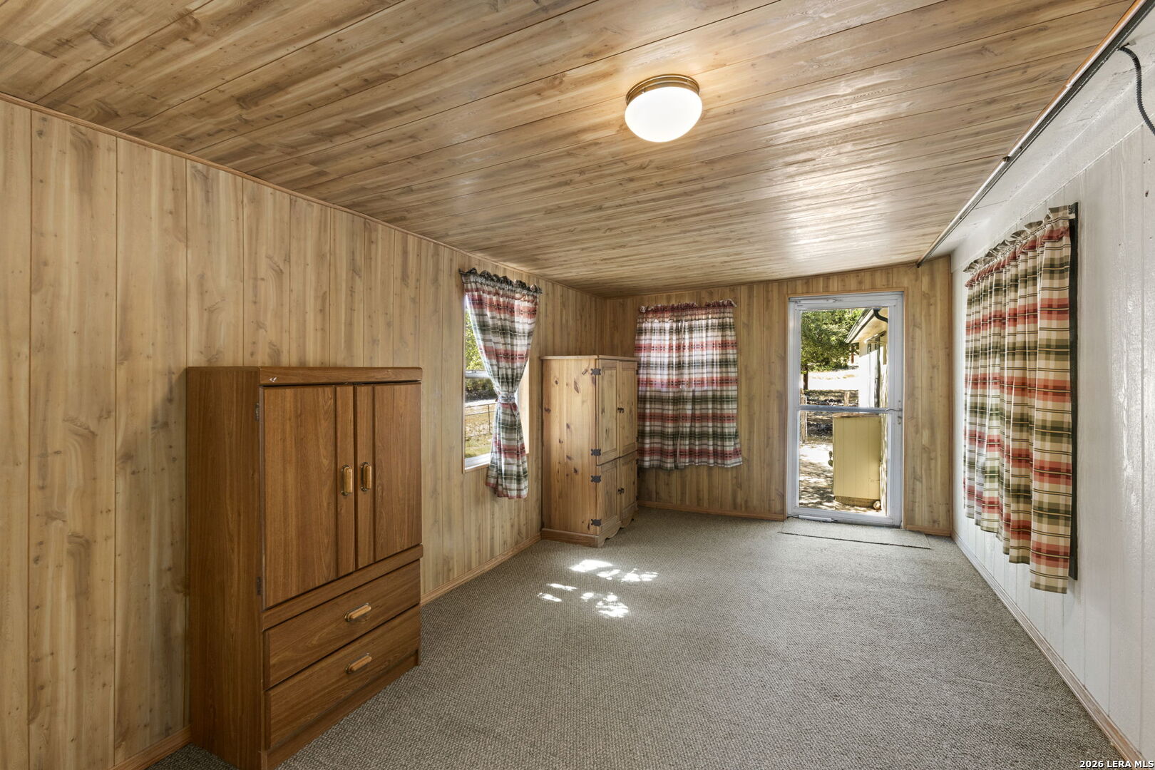 182 AUSTIN LN