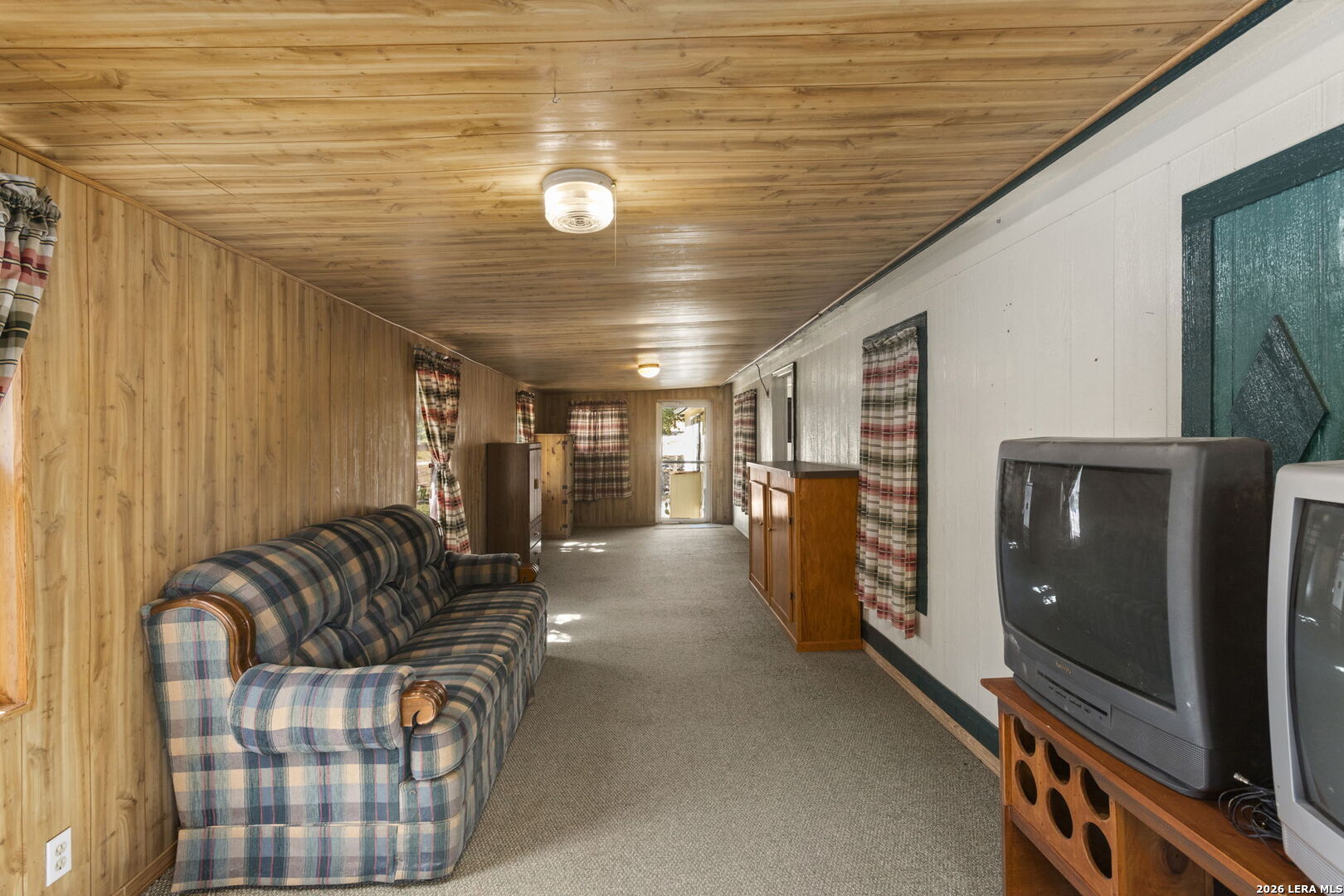 182 AUSTIN LN