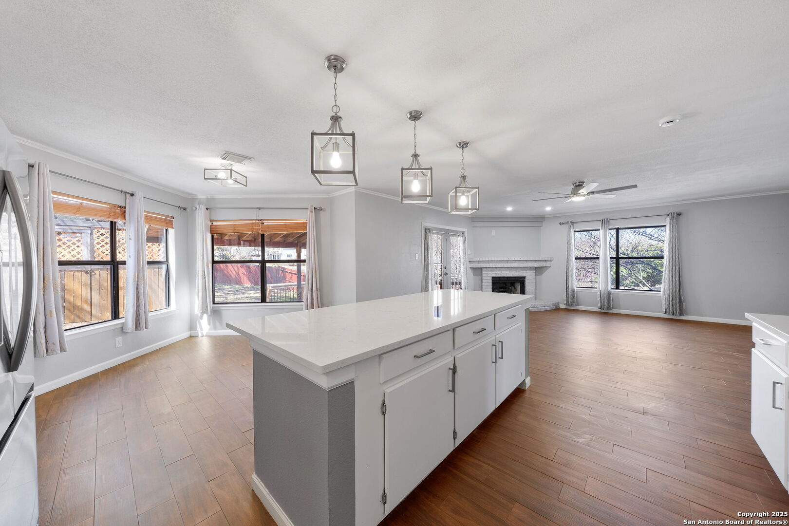 7703 Sandia Bluff