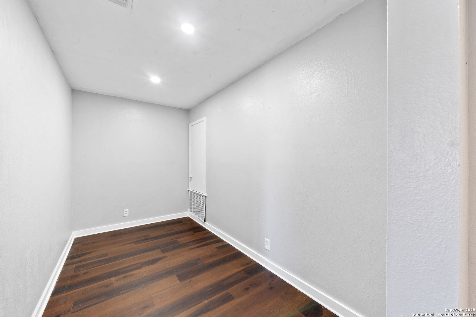 7703 Sandia Bluff