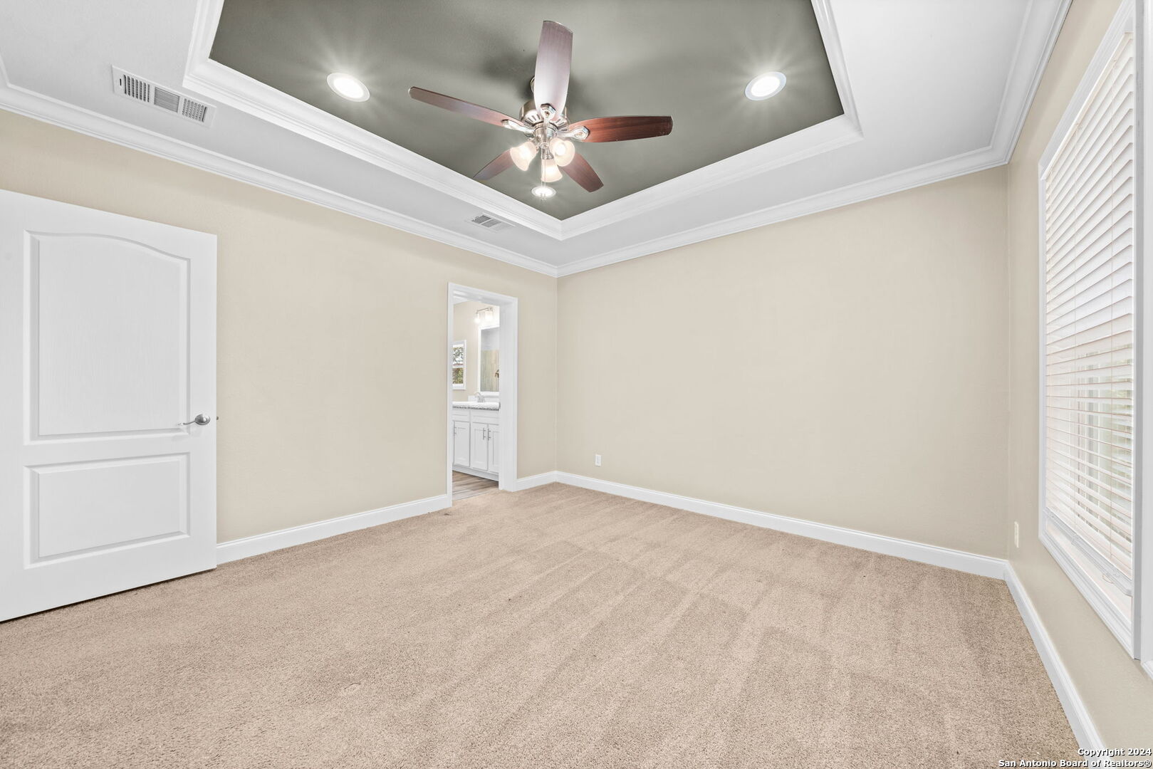 711 LA CRESTA DR