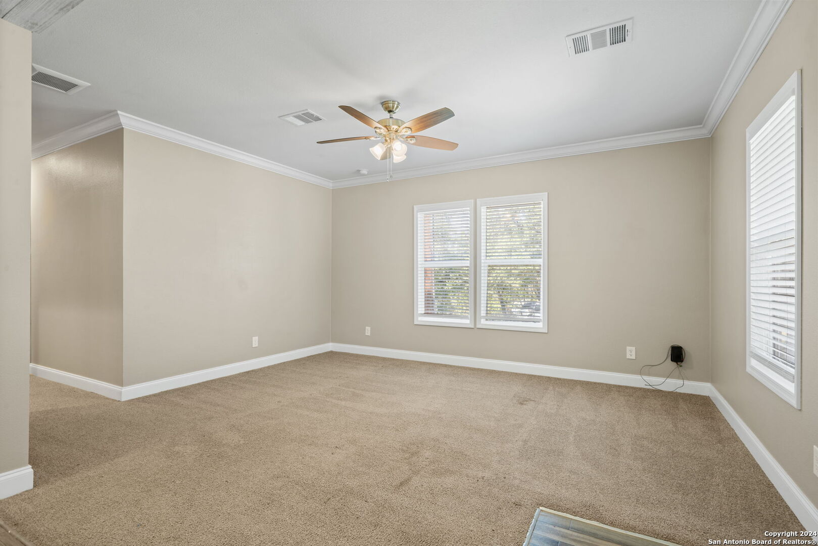 711 LA CRESTA DR