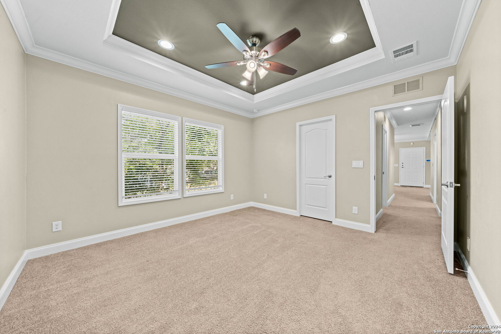 711 LA CRESTA DR