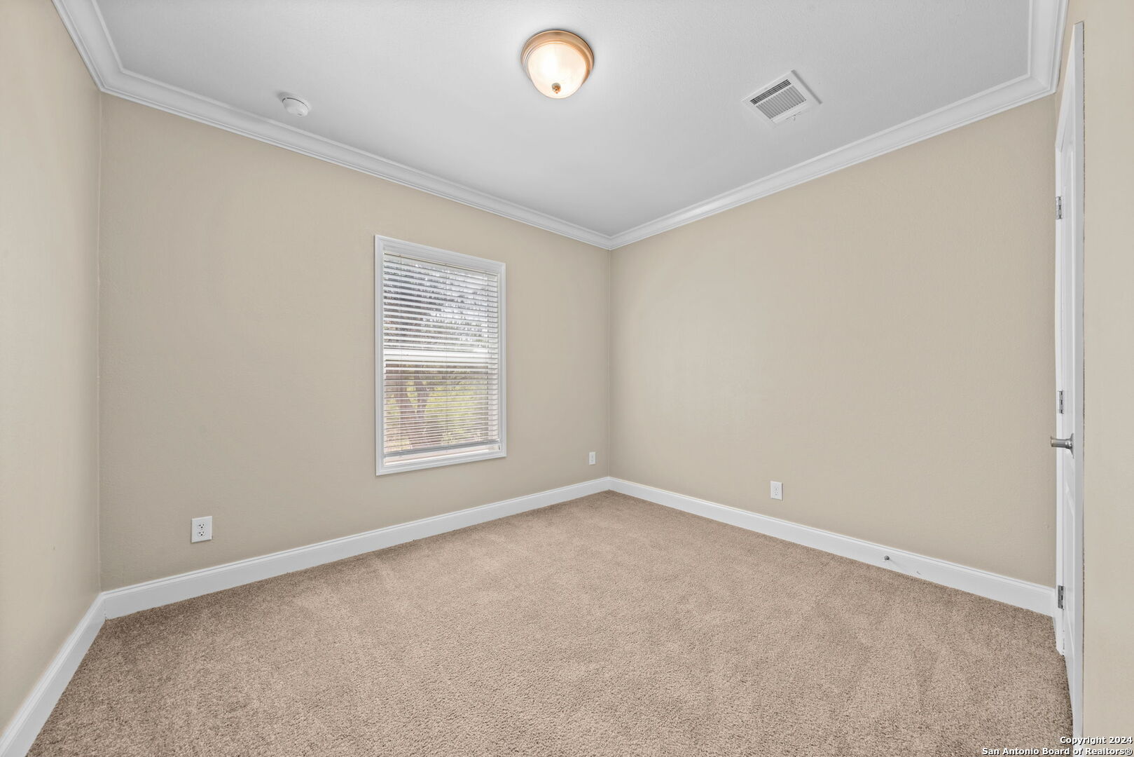 711 LA CRESTA DR