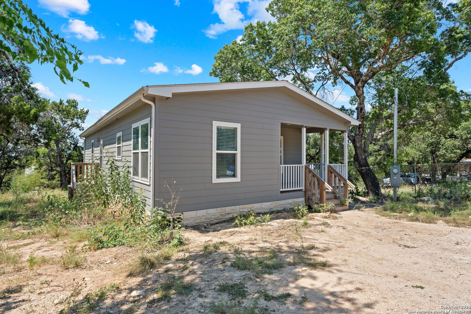 711 LA CRESTA DR
