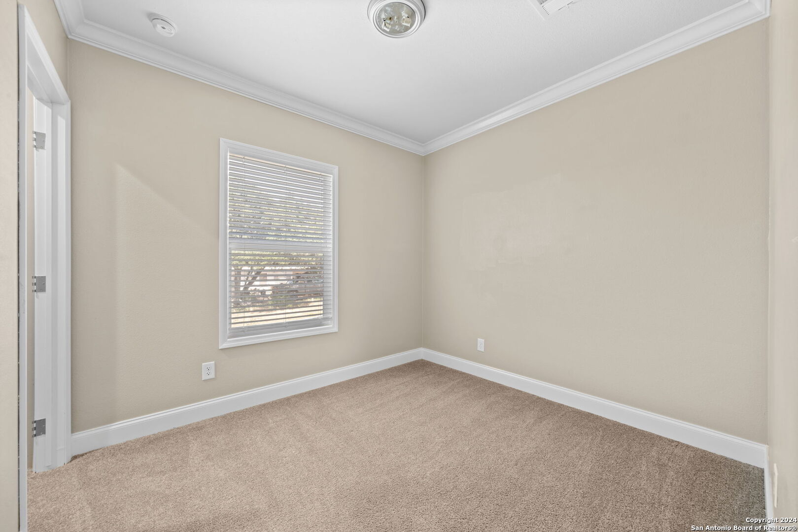 711 LA CRESTA DR