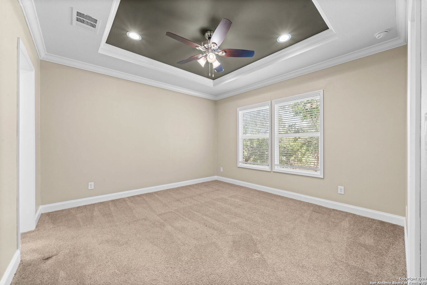 711 LA CRESTA DR