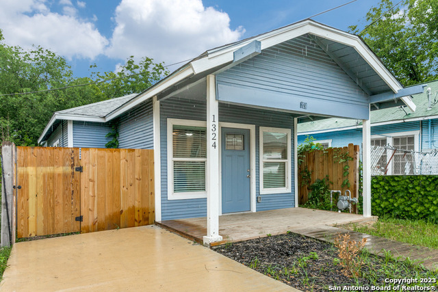 1324 E CARSON ST