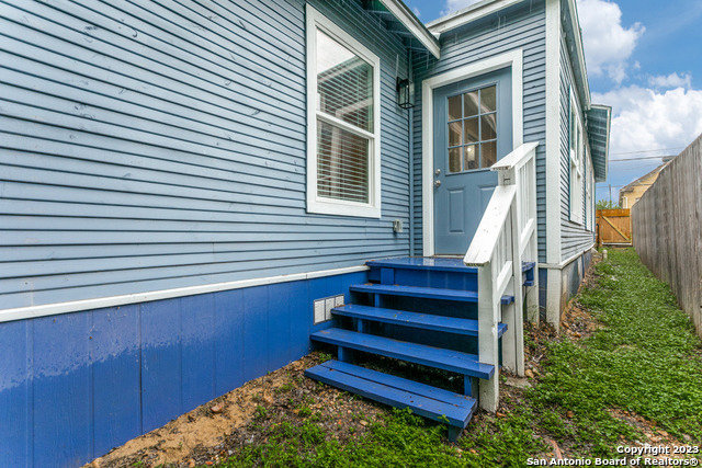 1324 E CARSON ST