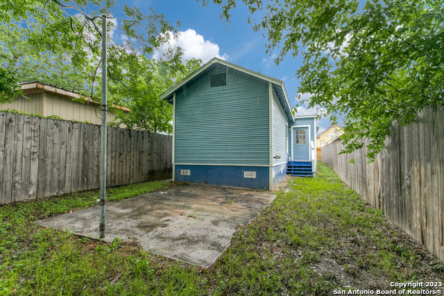 1324 E CARSON ST