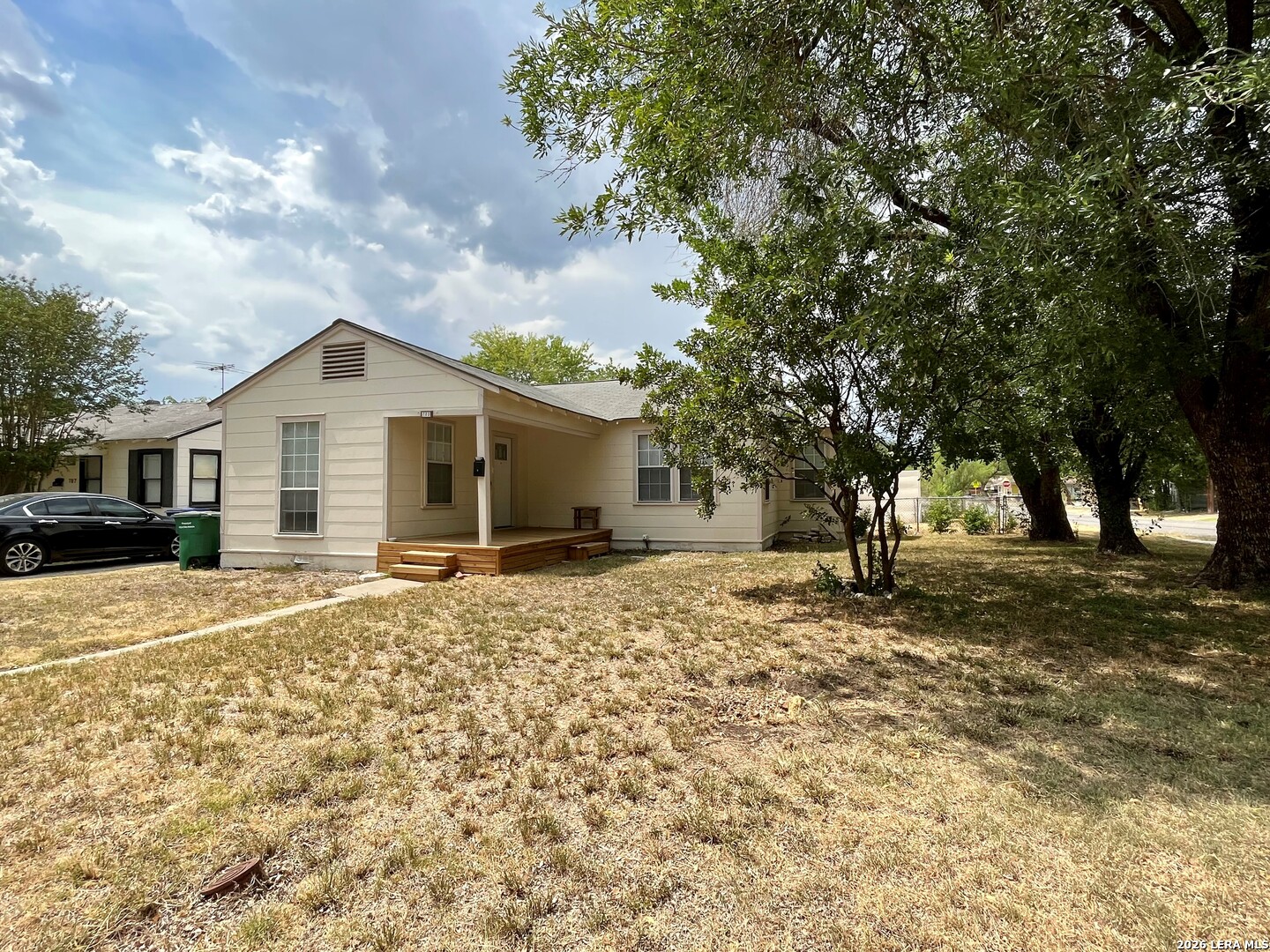 703 W Olmos Dr