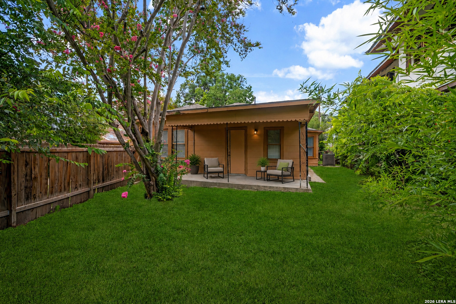 1023 W French