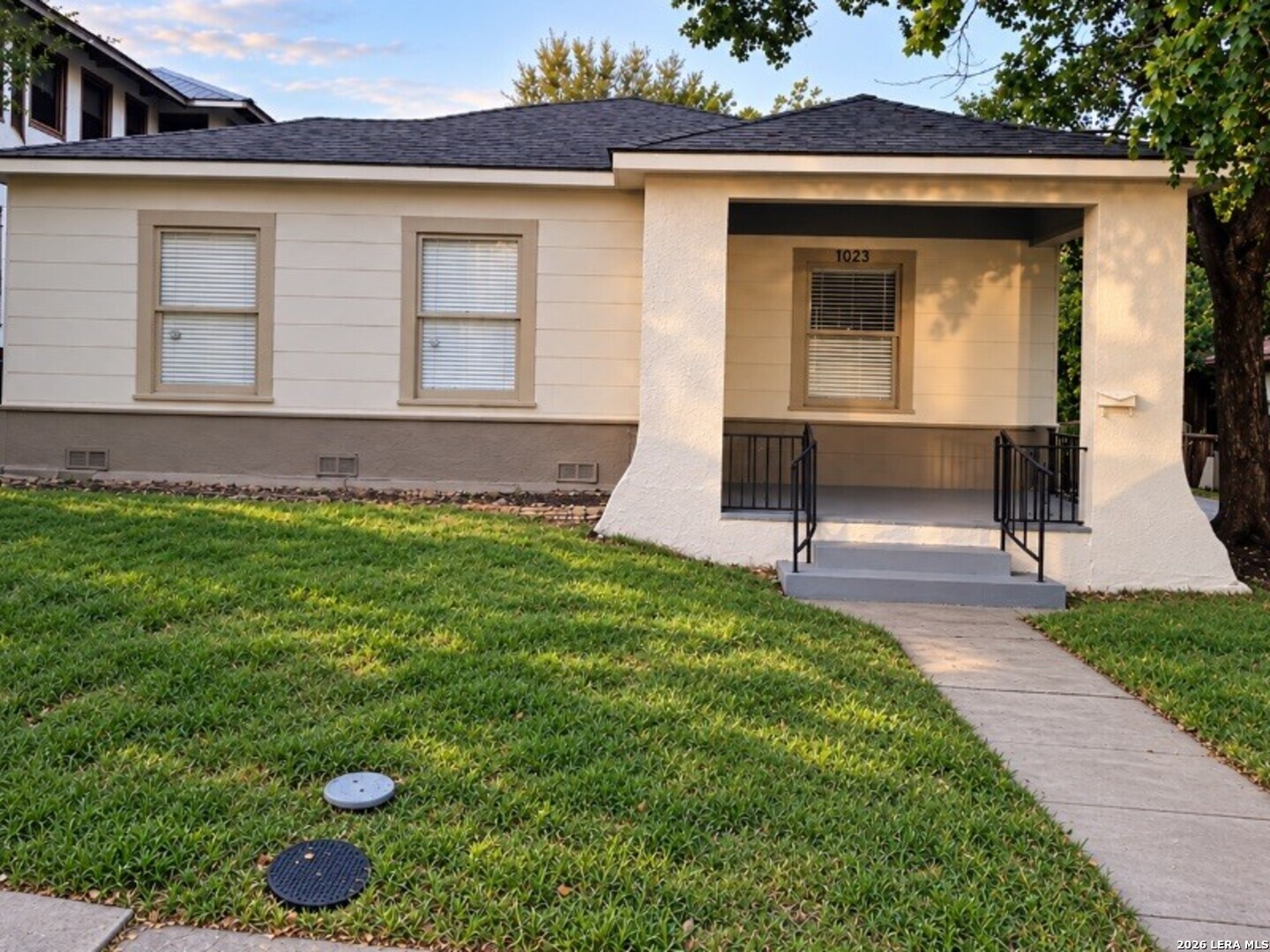 1023 W French