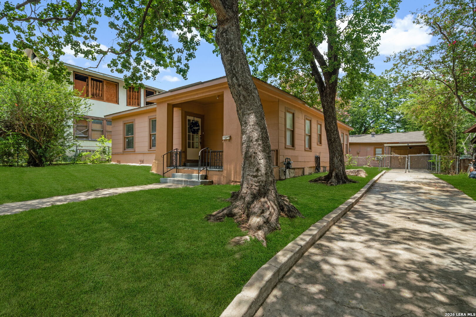 1023 W French