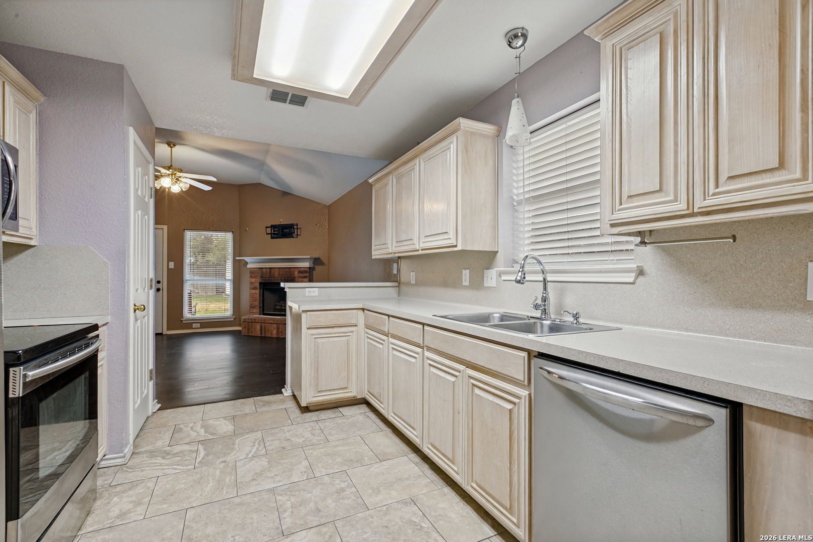 9651 EMERALD PL