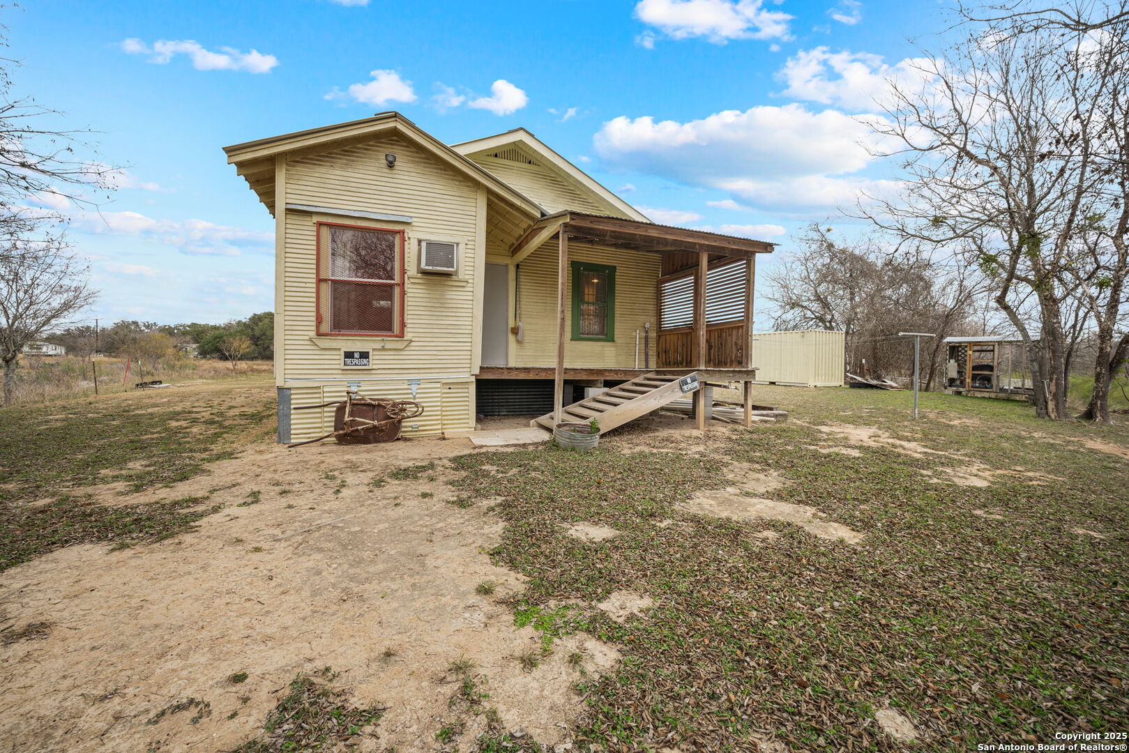 292 BEACH SHORE DR
