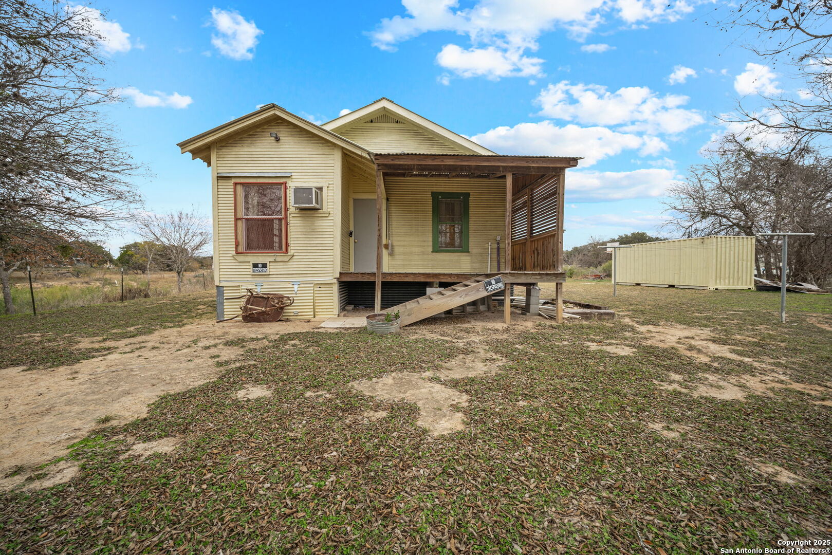 292 BEACH SHORE DR