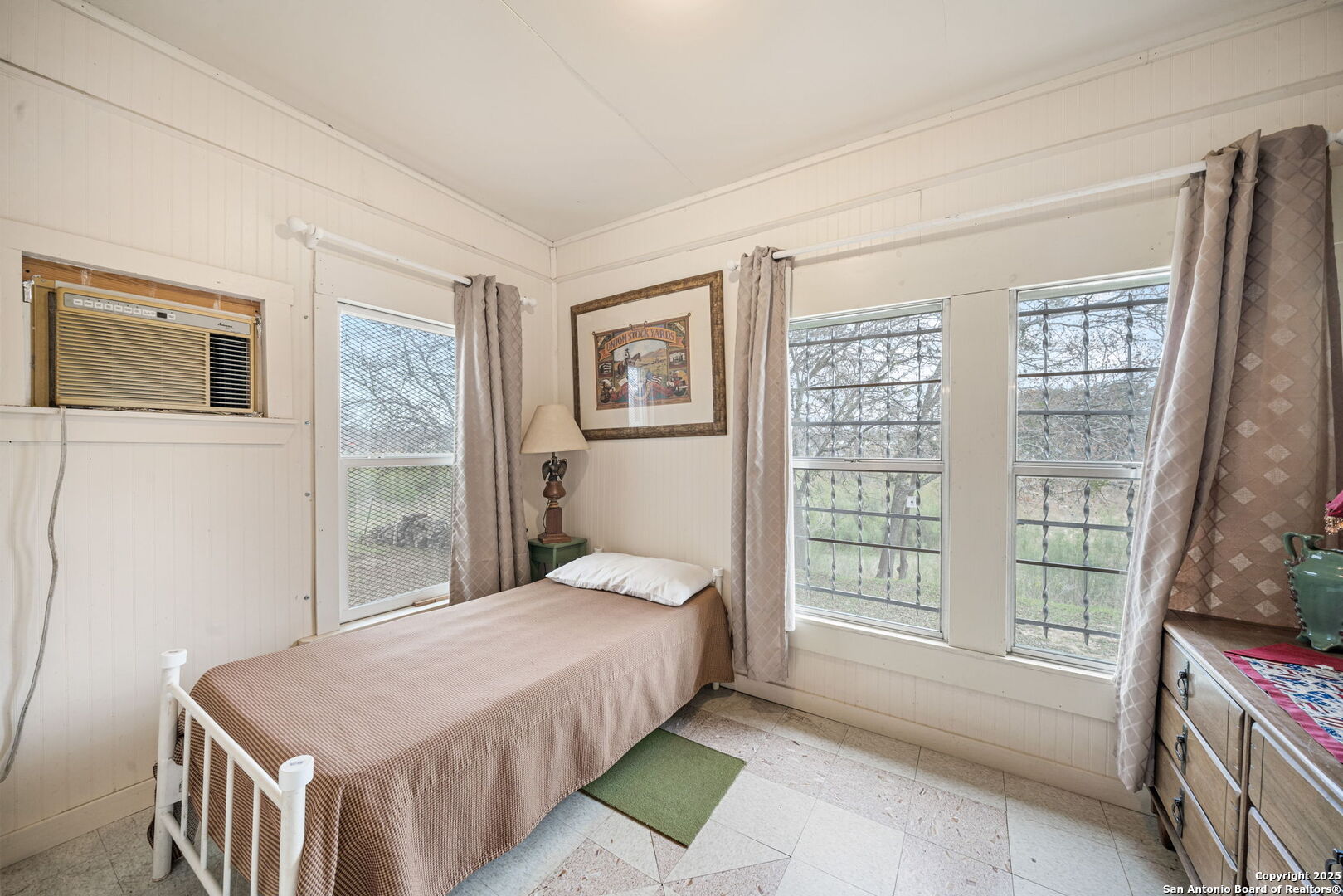 292 BEACH SHORE DR