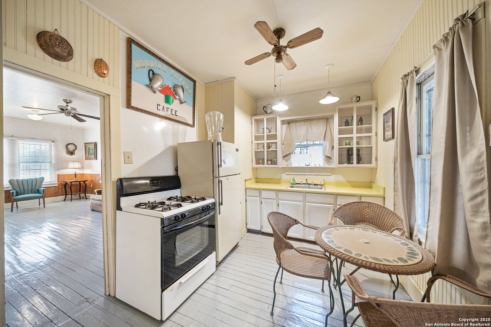292 BEACH SHORE DR