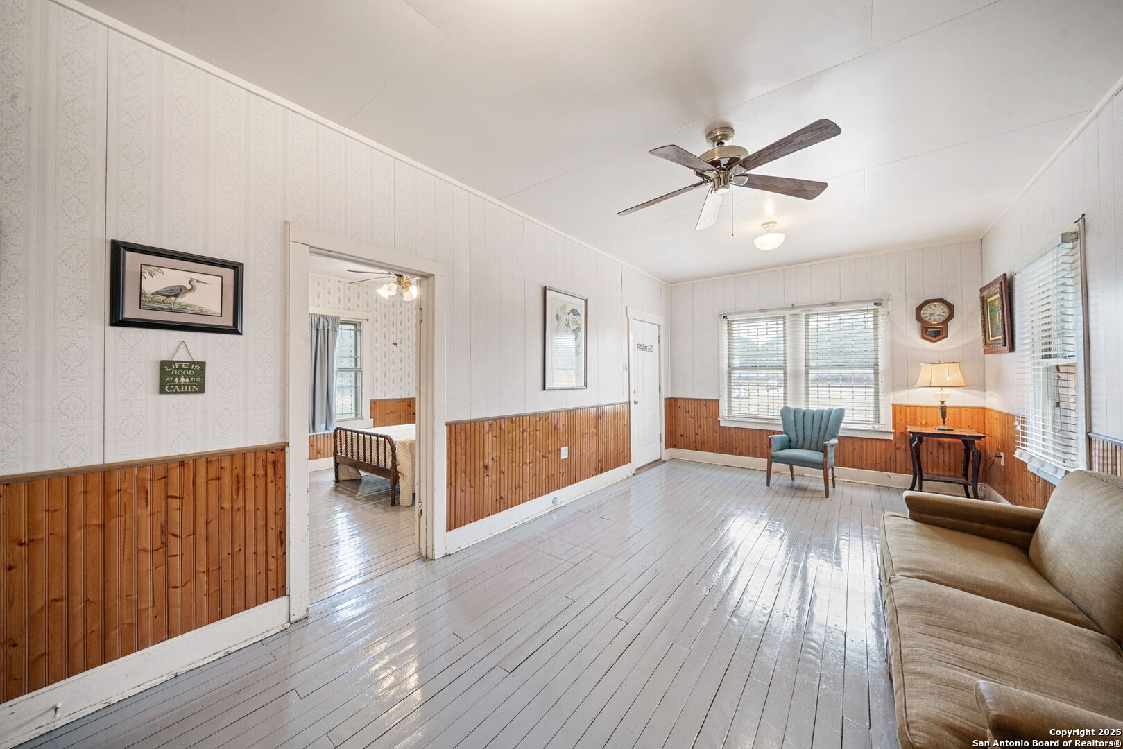 292 BEACH SHORE DR
