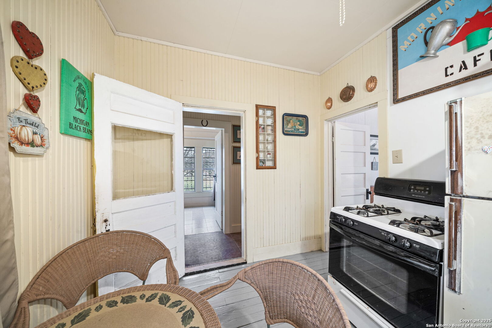 292 BEACH SHORE DR