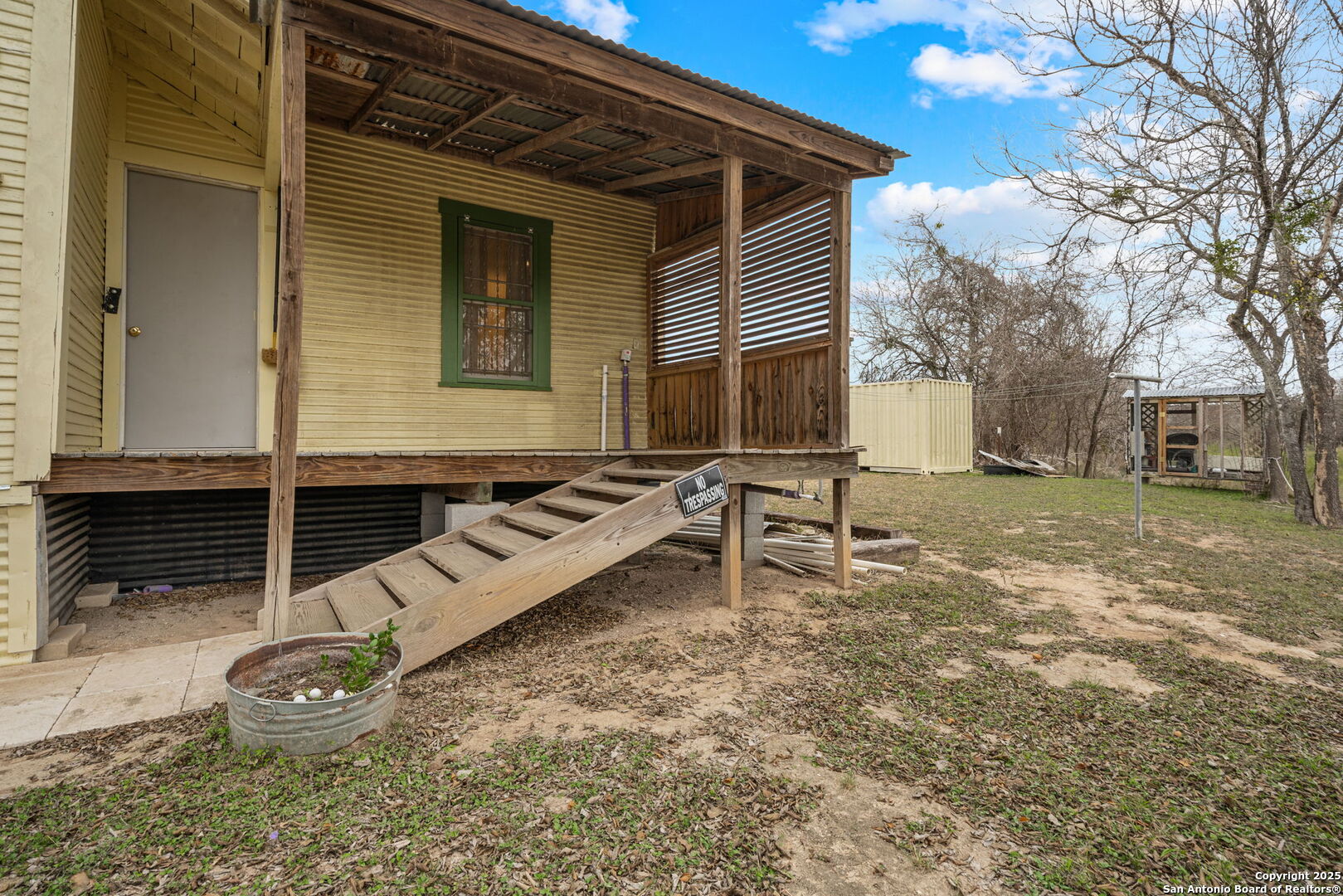 292 BEACH SHORE DR