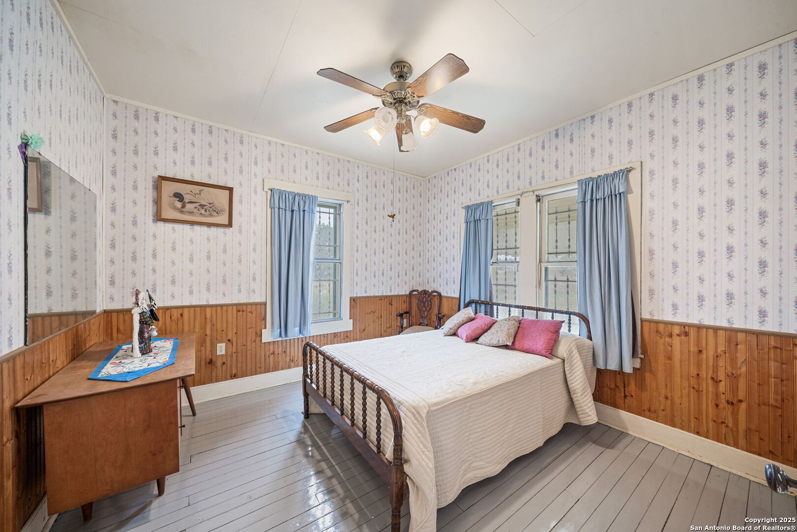 292 BEACH SHORE DR