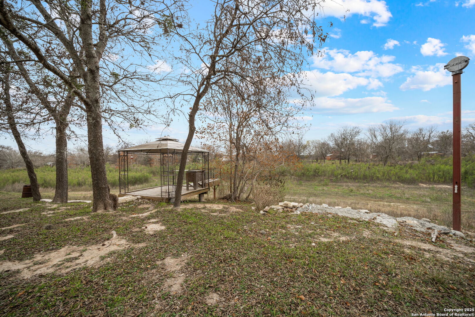 292 BEACH SHORE DR