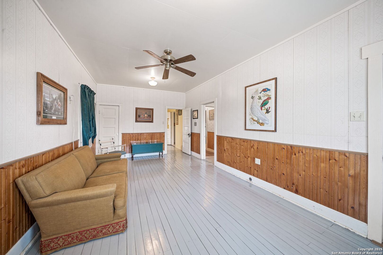 292 BEACH SHORE DR
