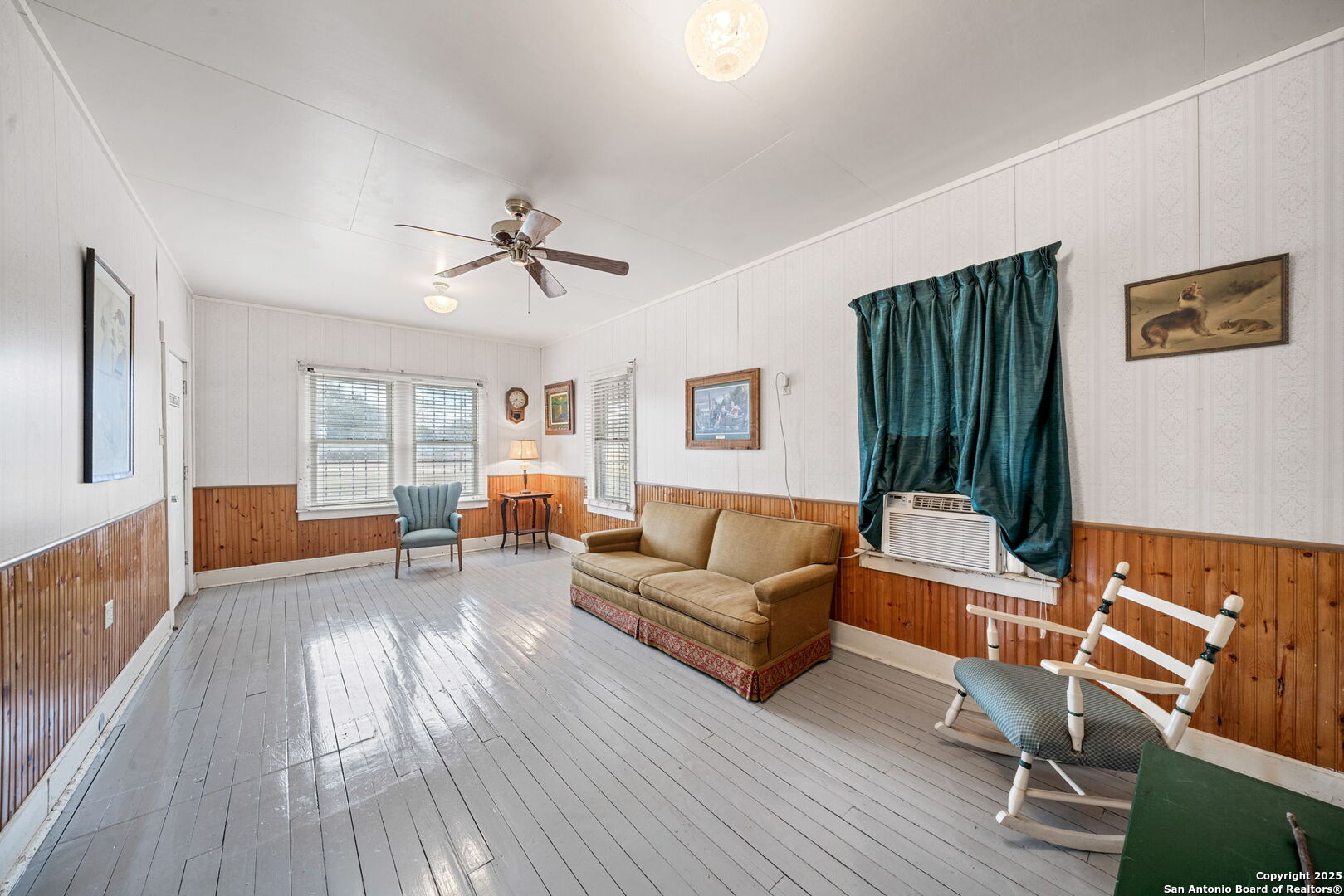 292 BEACH SHORE DR