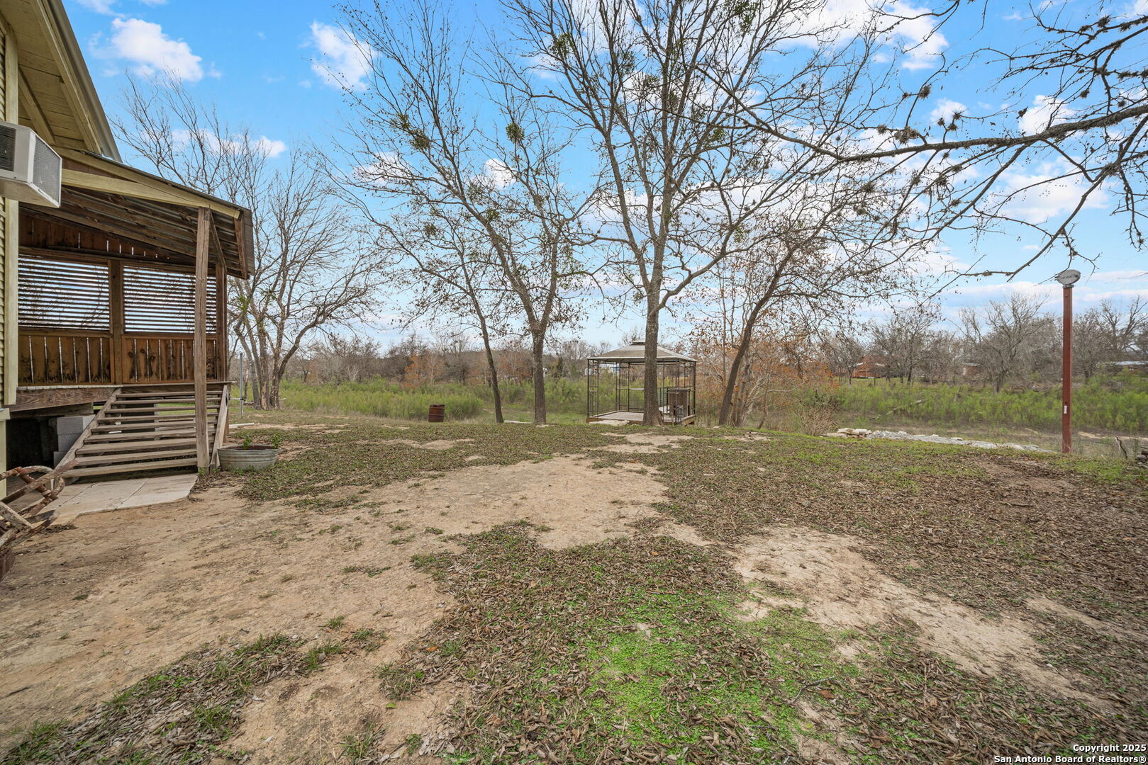 292 BEACH SHORE DR