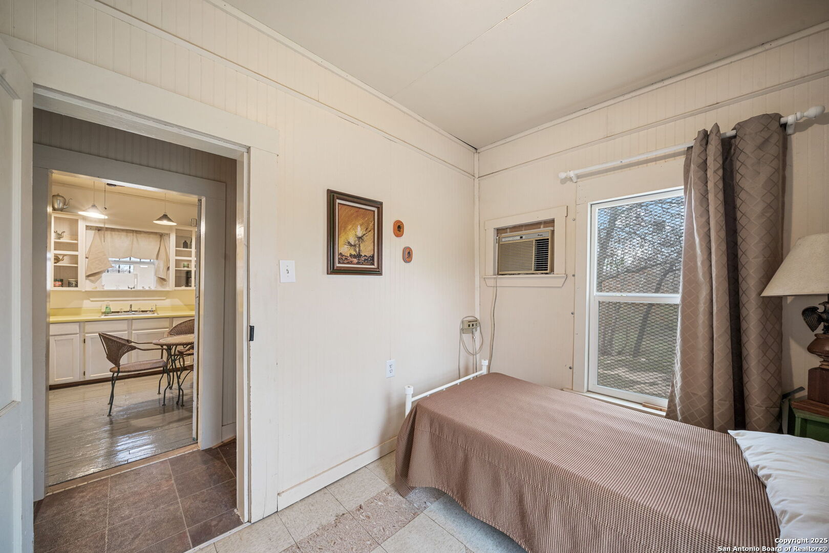 292 BEACH SHORE DR