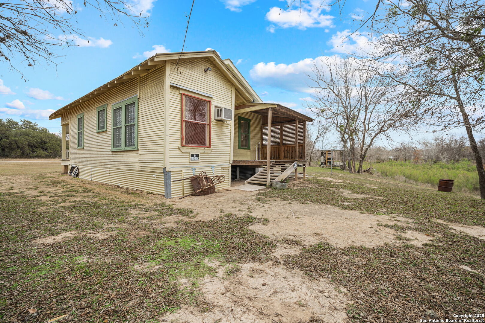 292 BEACH SHORE DR