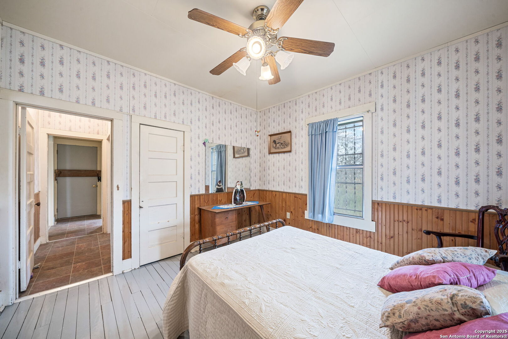 292 BEACH SHORE DR
