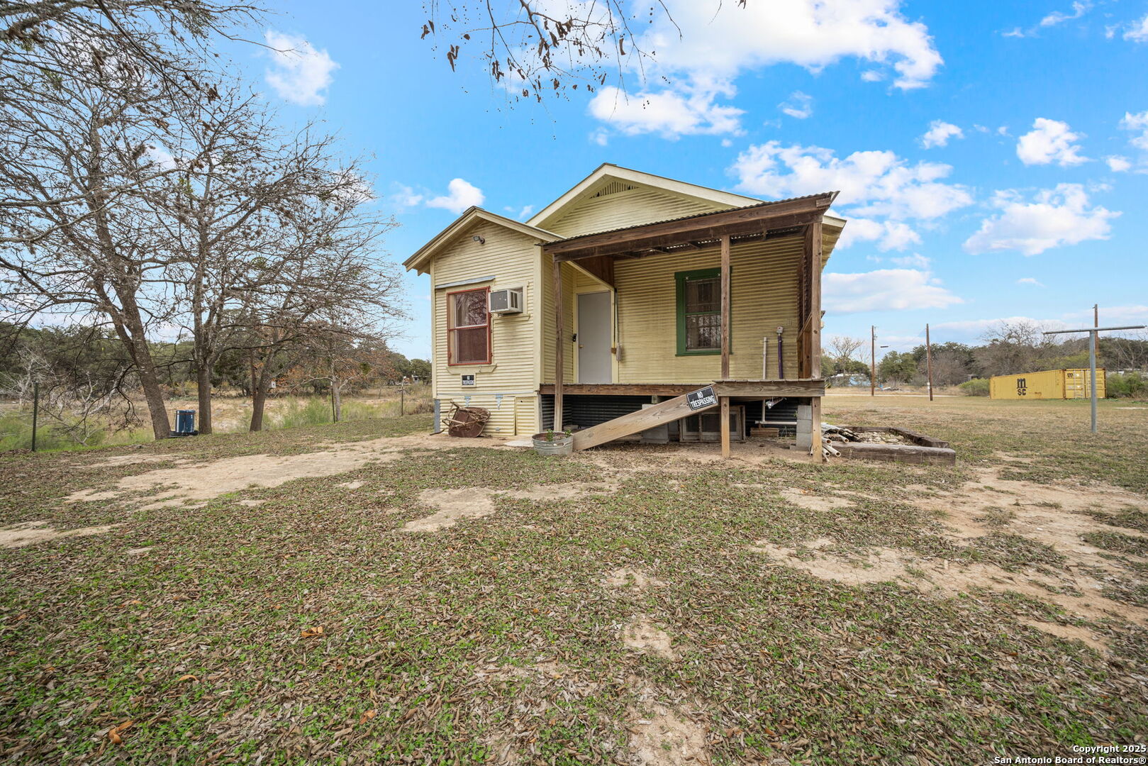 292 BEACH SHORE DR