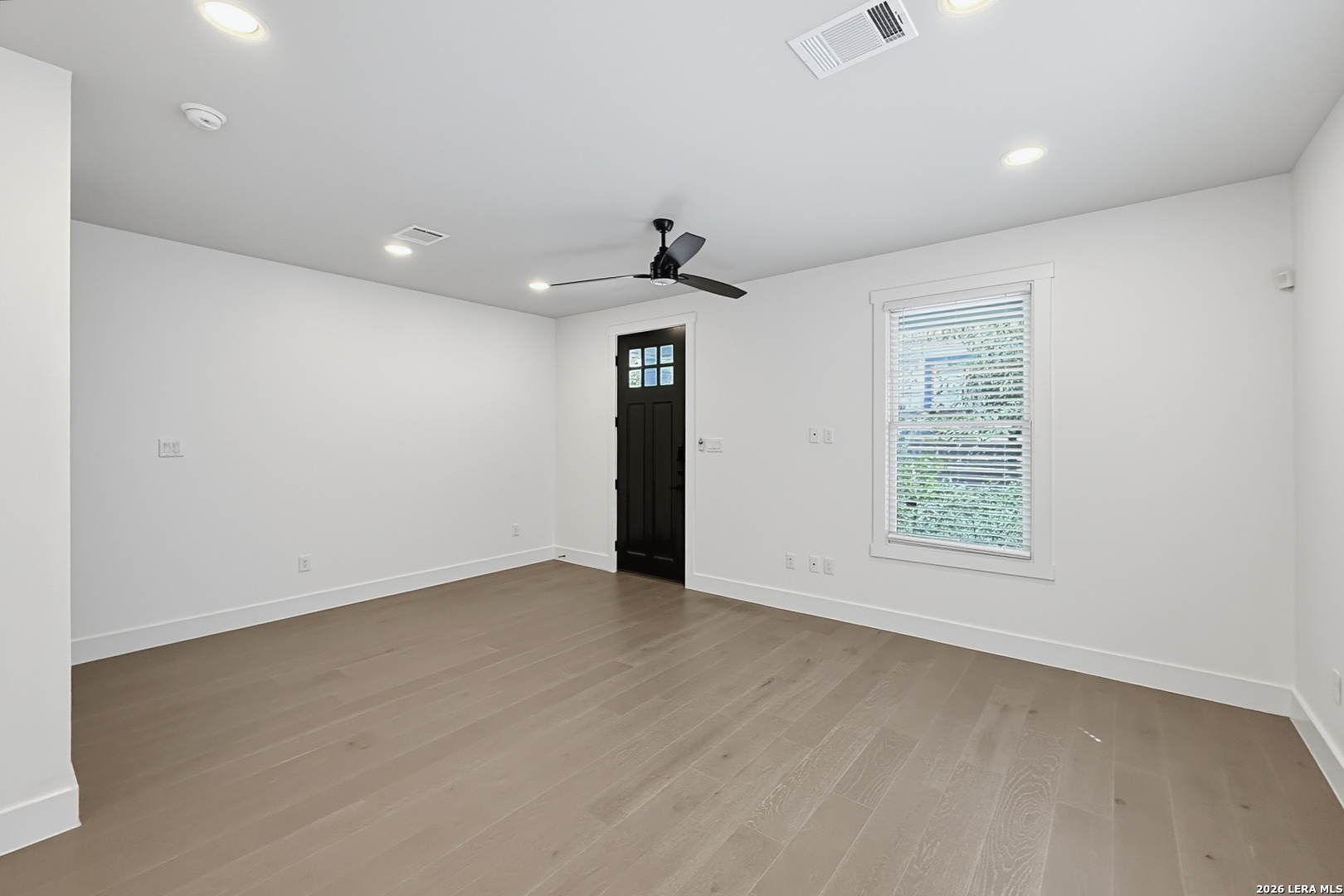 311 E Evergreen Unit: 18