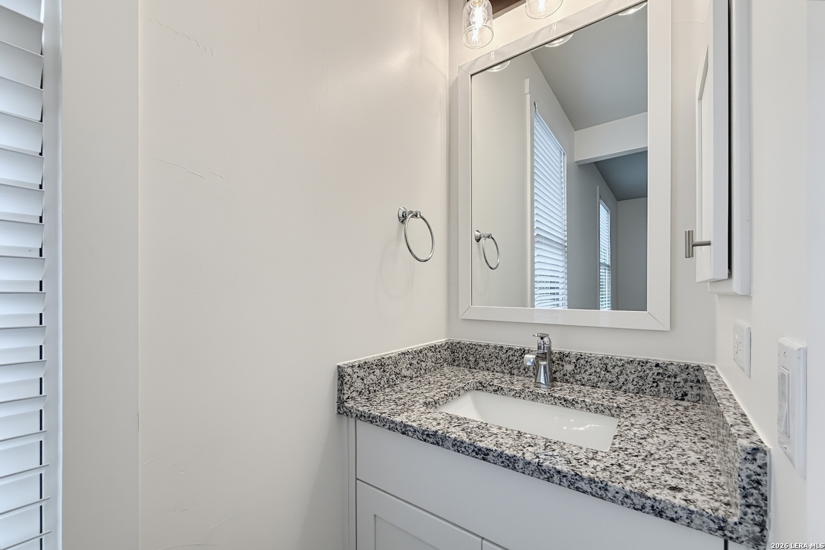 311 E Evergreen Unit: 18