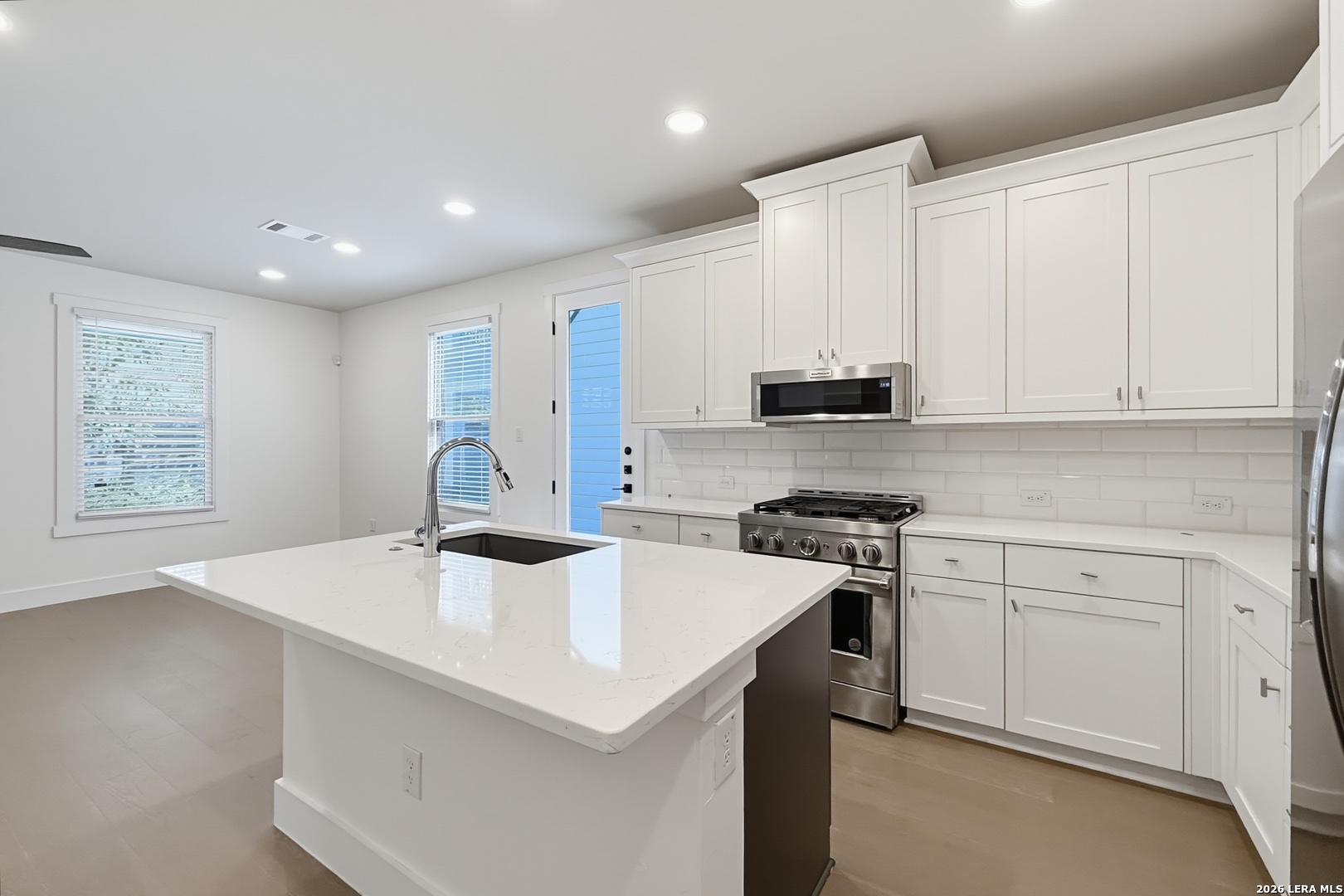 311 E Evergreen Unit: 18