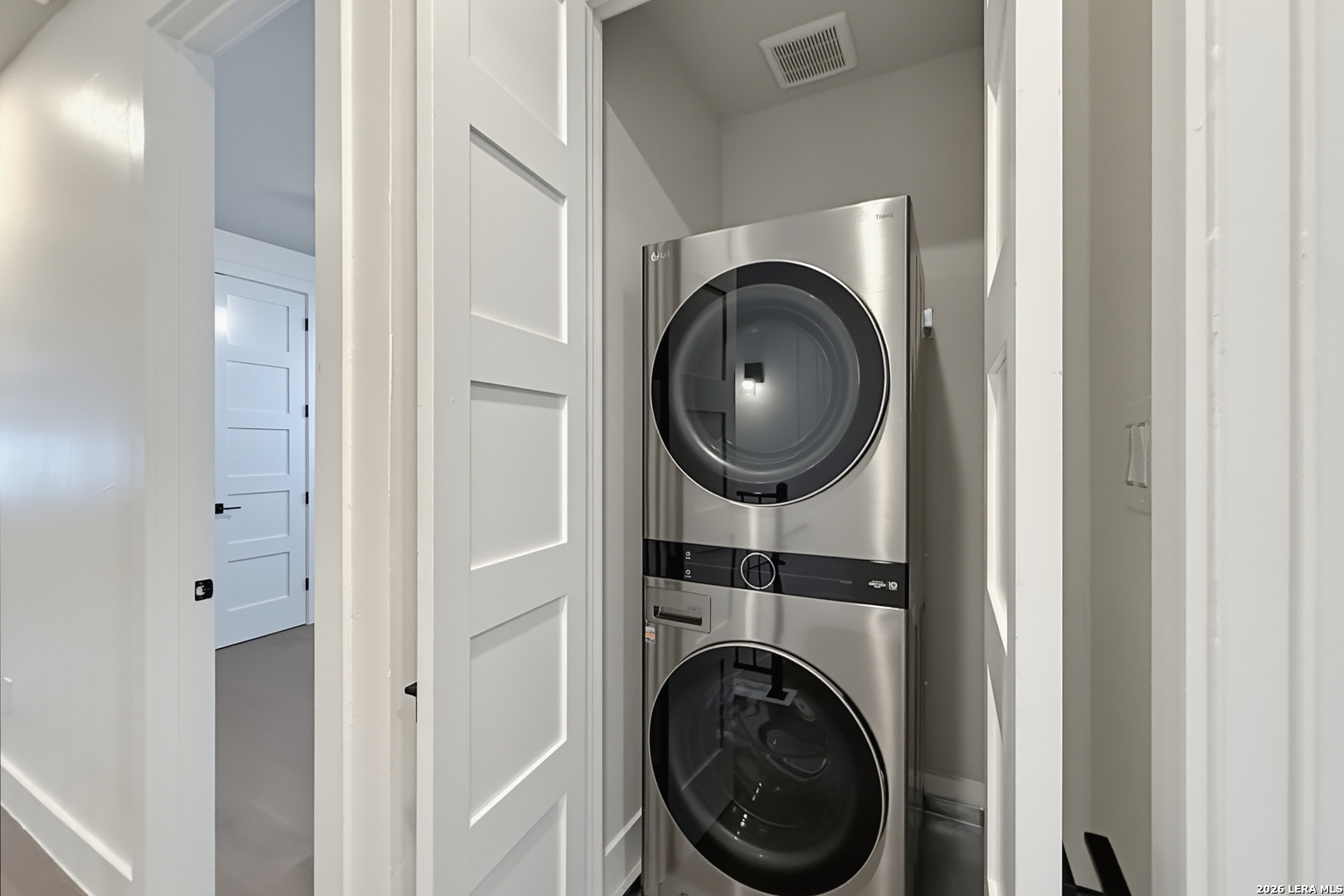 311 E Evergreen Unit: 18