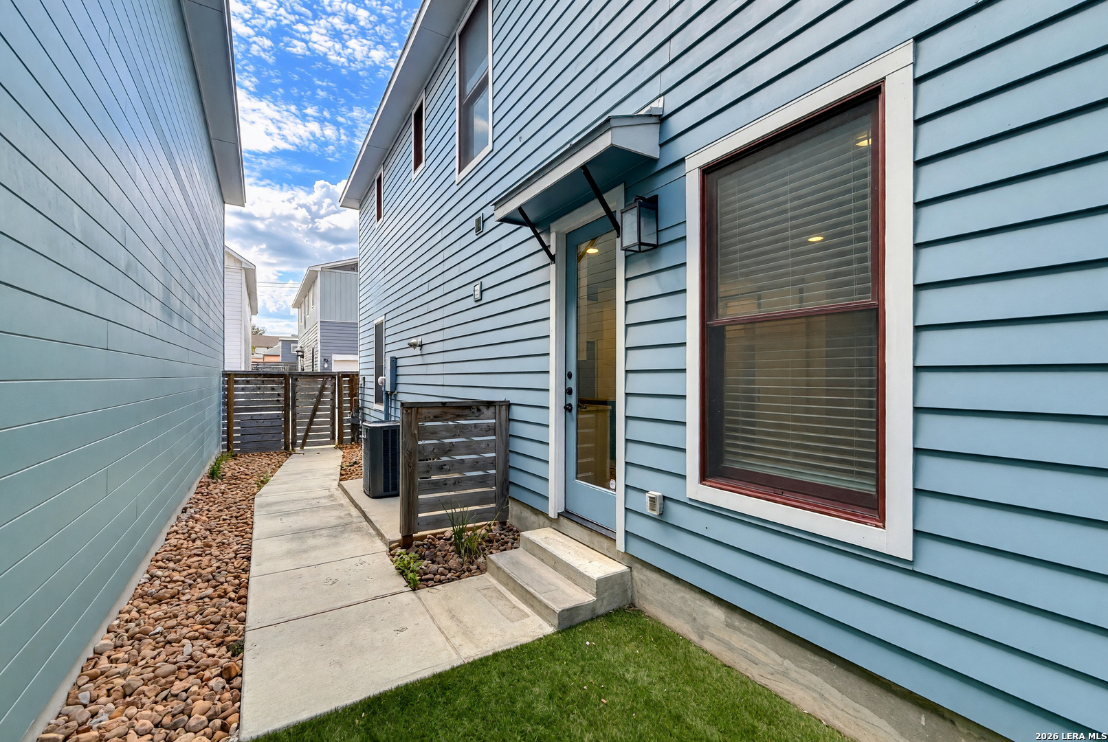 311 E Evergreen Unit: 18