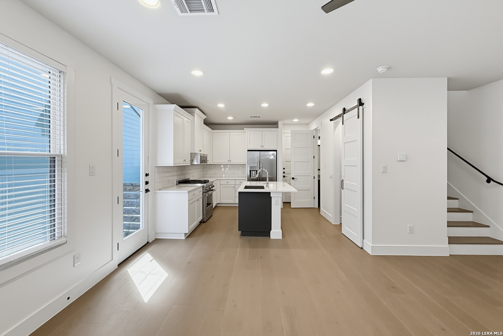 311 E Evergreen Unit: 18